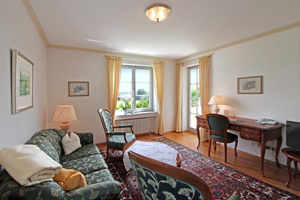 Gaestehaus Schloss Kronburg Luaran gambar