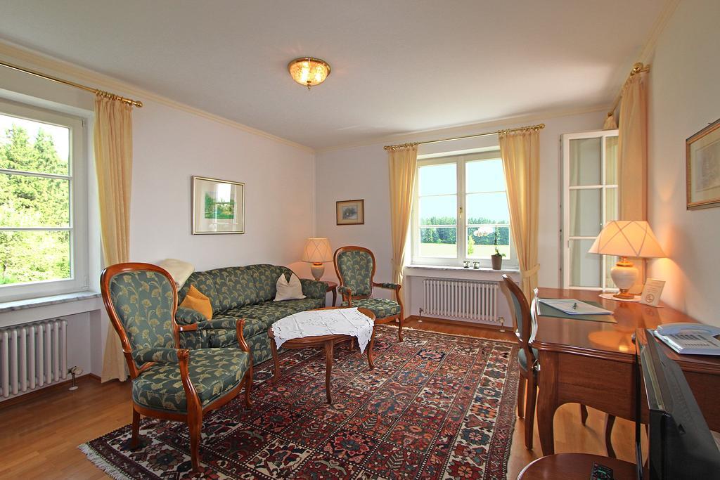 Gaestehaus Schloss Kronburg Luaran gambar